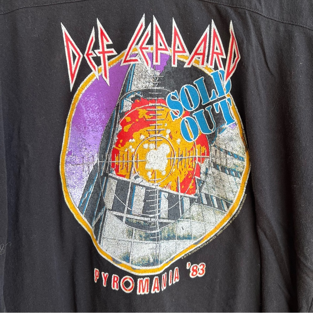 🍒💣 Def Leppard ringer style t-shirt